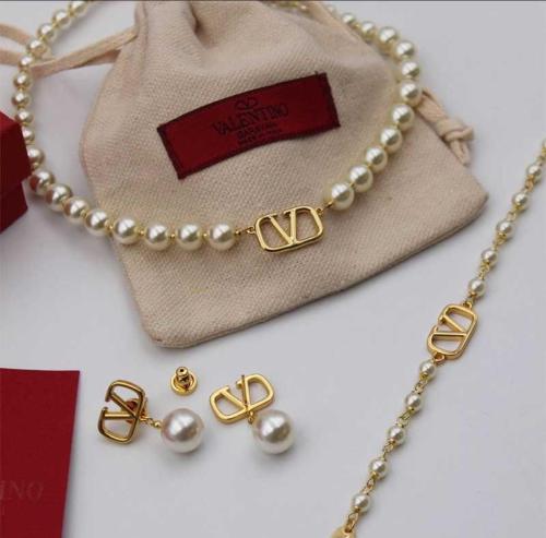 طقم فالنتينو مع الملحقات