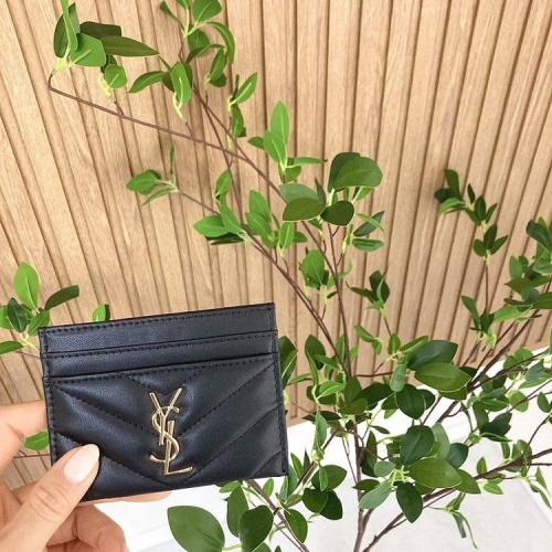 بوك سان لوران مع الملحقات