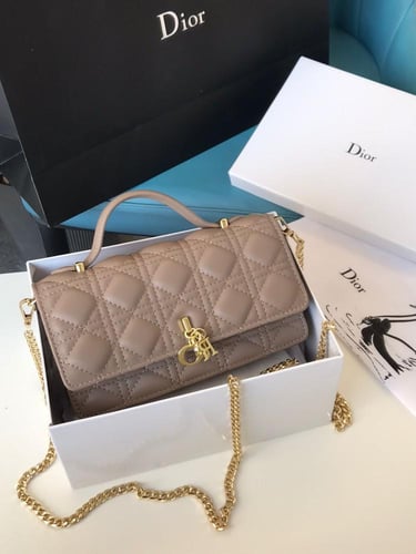 شنطة ديور مطفي قفل ذهبي