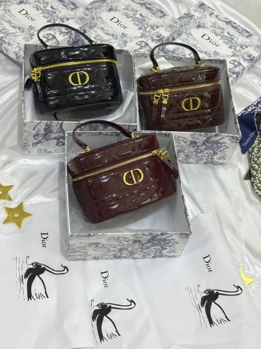 شنطة ديور مكياج