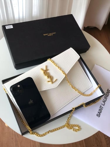 باوتشات سان لوران