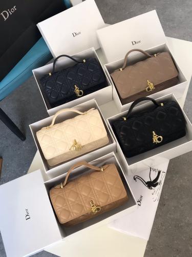 شنطة ديور مطفي قفل ذهبي