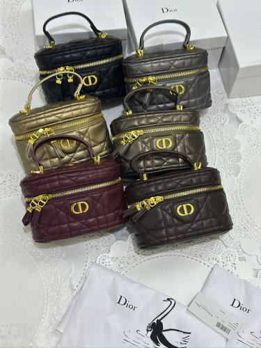 شنطة ديور مكياج