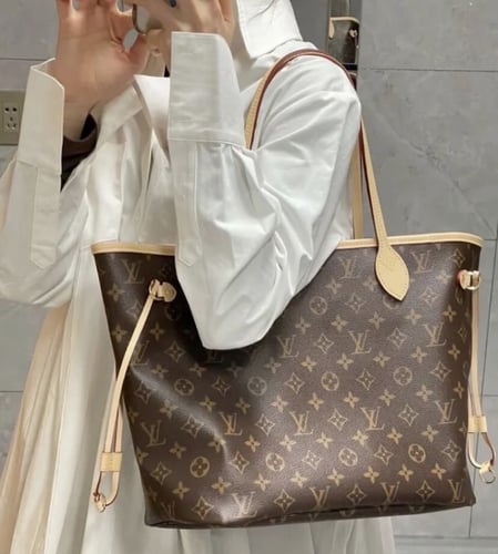 لويس فيتون نيفر فول