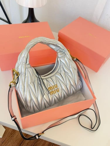 شنطة ميو ميو هوبو