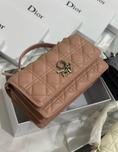 شنطة ديور مطفي قفل فضي