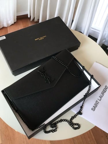 باوتشات سان لوران