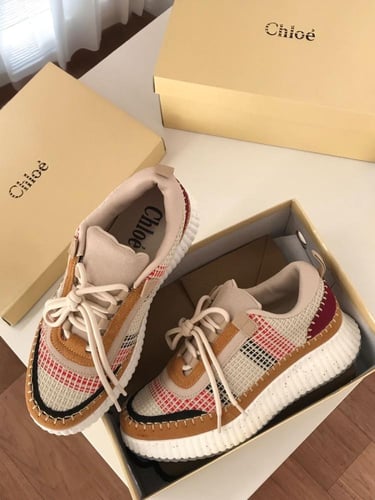 حذاء كلوي الانيق