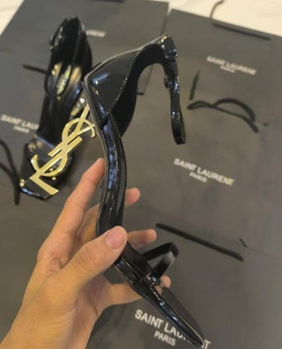 كعب سان لوران