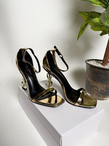 كعب سان لوران