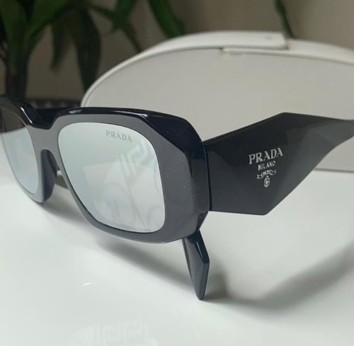 نظارات برادا مع الملحقات