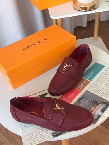 حذاء لويس فيتون