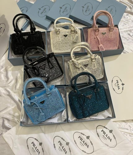 شنطة برادا كرستال