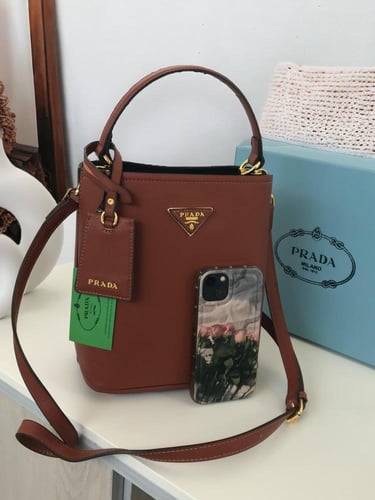 شنطة برادا ثلاث احجام