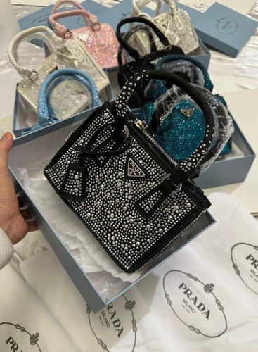 شنطة برادا كرستال