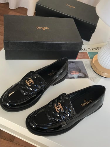 حذاء شانيل كلاسيكي نادر