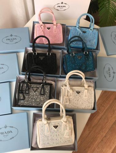 شنطة برادا كرستال