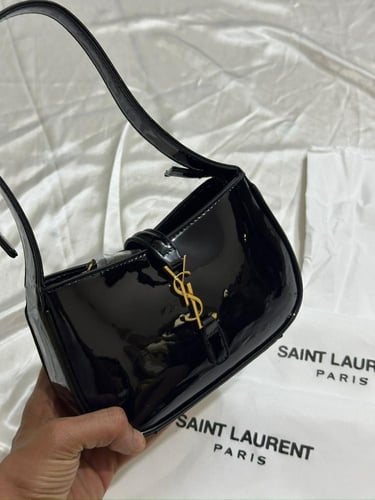 شنطة سان لوران هوبو لامع