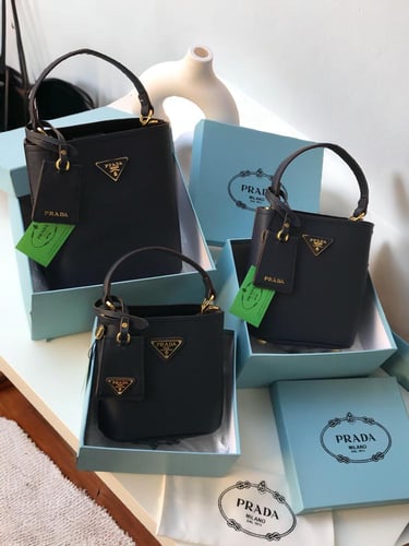 شنطة برادا ثلاث احجام