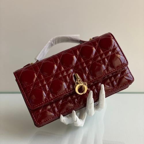 شنطة ديور لامع