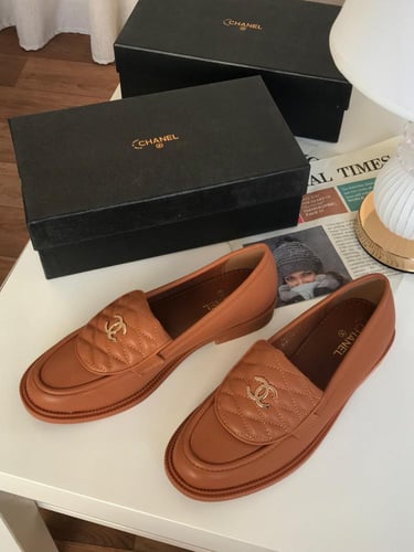 حذاء شانيل كلاسيكي نادر