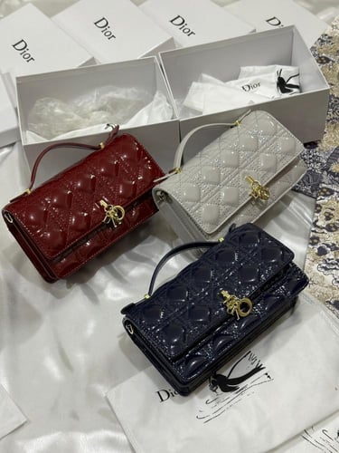 شنطة ديور لامع