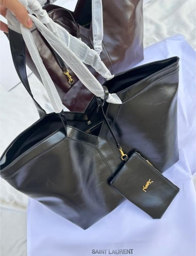 سان لوران توت باق