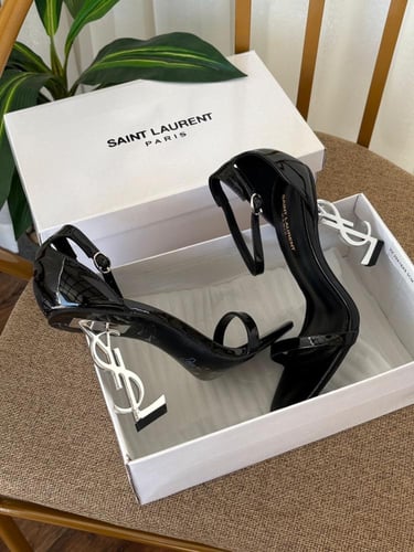 كعب سان لوران