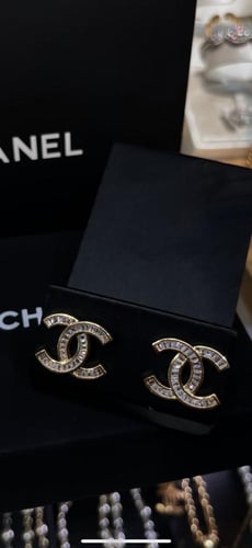 حلق شانيل مع الملحقات