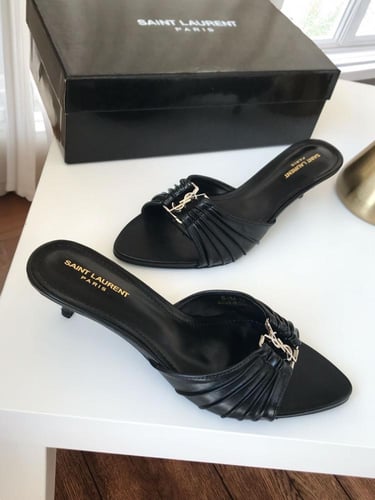 كعب سان لوران