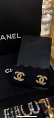 حلق شانيل مع الملحقات