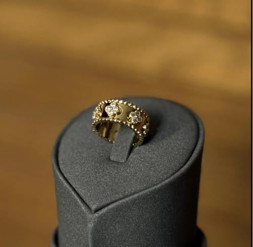 خاتم فان كليف مع الملحقات