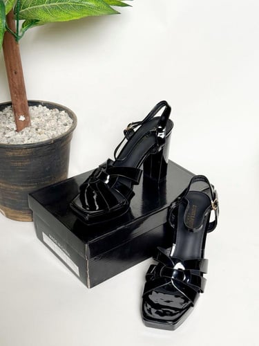 كعب سان لوران