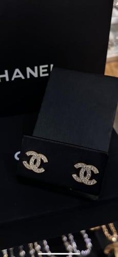 حلق شانيل مع الملحقات