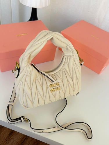 شنطة ميو ميو هوبو