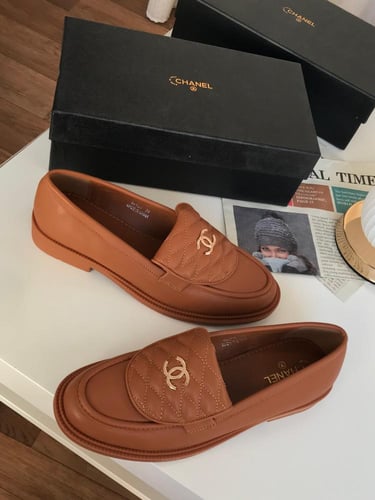 حذاء شانيل كلاسيكي نادر