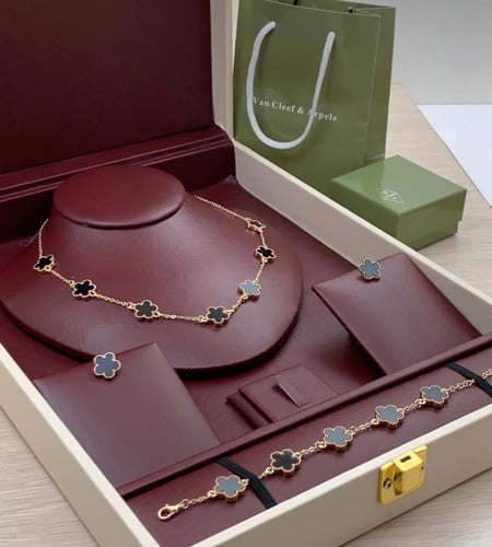 طقم فان كليف