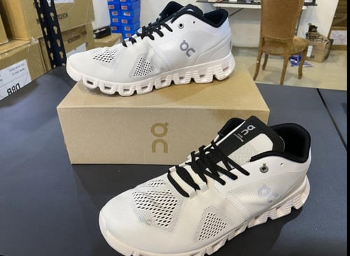 حذاء 'كلاود ابيض B