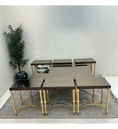 طقم طاولة ضيافة مع 6 خدمة لون ذهبي وبني مع سطح مرا...