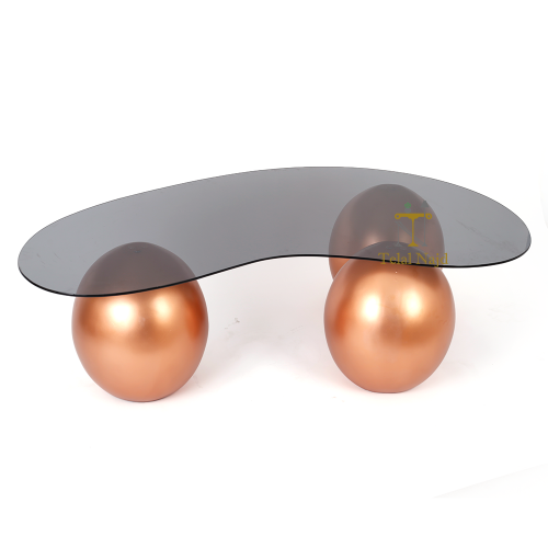 طاولة شكل كور مصنوعة من رخام صناعي لون ذهبي وسطح ز...