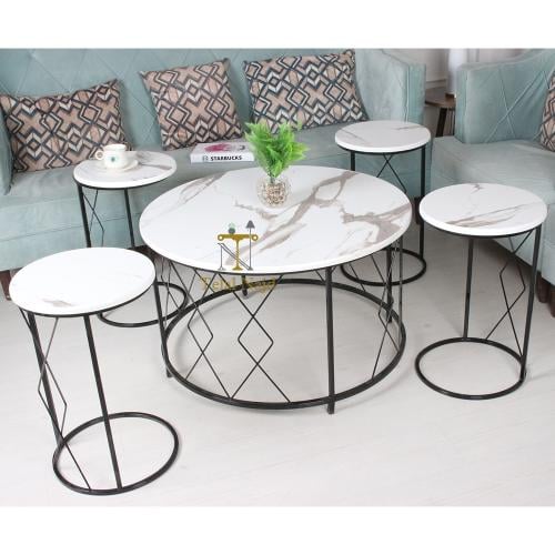 طقم طاولة لون أسود مع 4 طاولات صغيرة خدمة بسطح خشب...