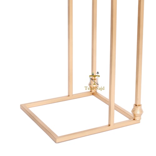 طاولة خدمة لون ذهبي وقواعد حديد سطح زجاج شفاف