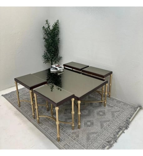 طقم طاولة ضيافة مع 4 خدمة لون ذهبي وبني مع سطح مرا...