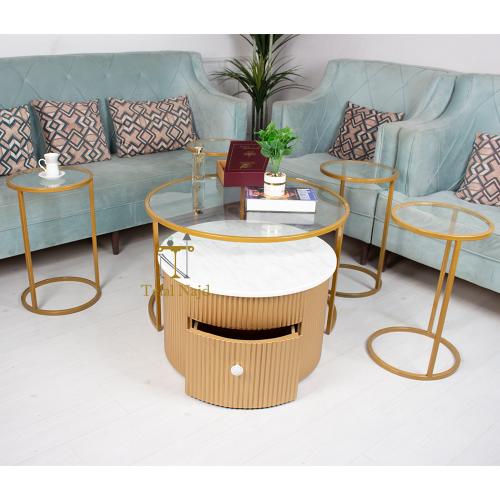 طقم طاولة لون ذهبي خشب مع 4 طاولات خدمة حديد سطح ز...