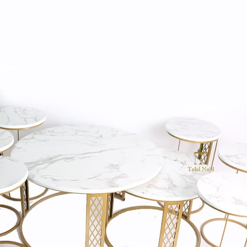 طقم طاولتين مع 6 خدمة قاعدة لون ذهبي سطح خشب ابيض...