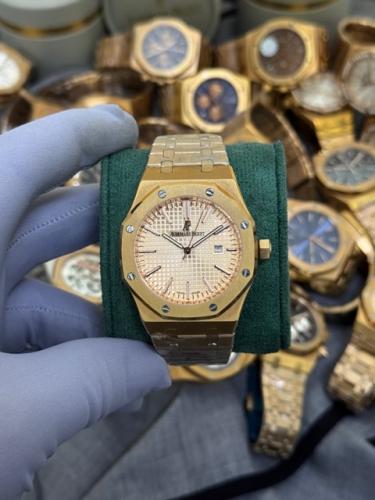 ساعة ادمربياجيه