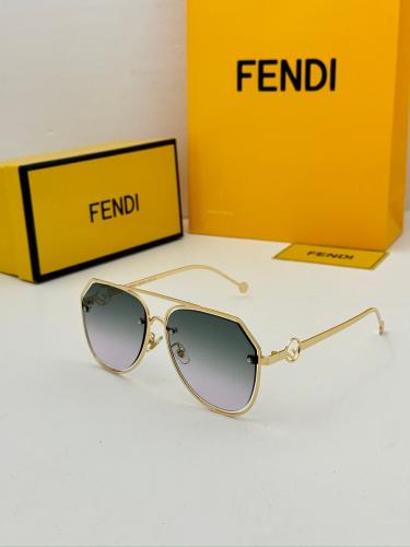 نظارة شمسية نسائية فندي