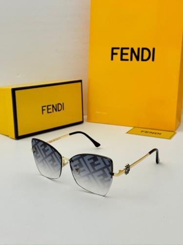 نظارة شمسية نسائية فندي