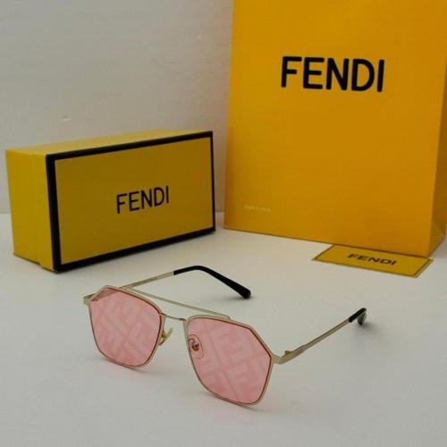 نظارة شمسية نسائية فندي