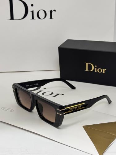 نظارة شمسية ديور